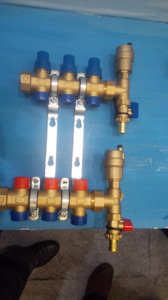 爱迪生 厂家直销 W911系列(铜本色3路内置调节阀铜本色地暖分集水器(带旁通管) 可定制加工 量大从优图片_高清图_细节图